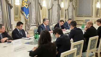 Порошенко провел встречу с министром иностранных дел Франции