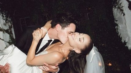 Ариана Гранде официально подтвердила, что вышла замуж: фото с тайной свадьбы