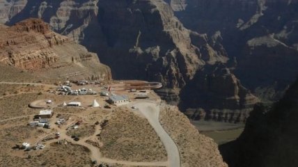 Турист сорвался со скалы Большого каньона, пытаясь сделать селфи 