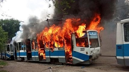 В Днепре на улице полностью сгорел трамвай