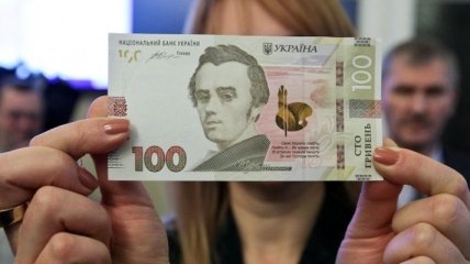 Сегодня НБУ вводит в оборот новую банкноту в 100 гривен