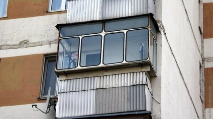 Дело не в "эстетике": почему в СССР некоторые стеклили балконы автобусными окнами