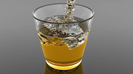 Ученые разработали "умный" стакан для алкоголя 
