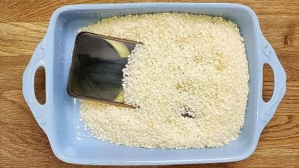 Чи сушить рис мокрий телефон — відповідь