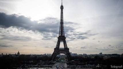 В Париже прошел традиционный забег на Эйфелеву башню (Видео)