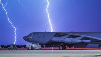 ВВС США хотят оснастить бомбардировщики B-52 новыми двигателями