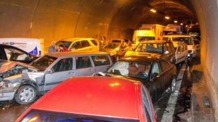 Ужасное ДТП в Болгарии: 50 автомобилей столкнулись в тоннеле 