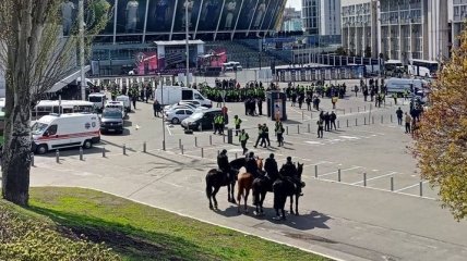 В Киеве кварталы вокруг "Олимпийского" заполнены полицией