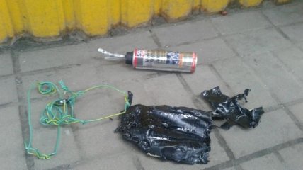В Киеве неизвестный бросил взрывчатку в магазин детской одежды