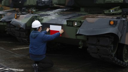 Польша нарастит производство оружия для Украины: министр сделал заявление