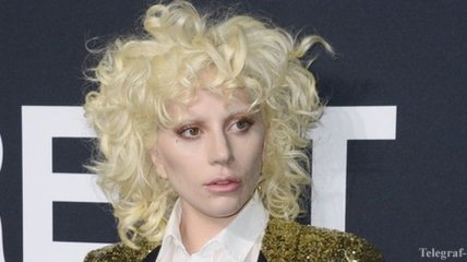 Леди Гага сделала новую татуировку в память о Дэвиде Боуи