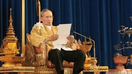 Король Таиланда одобрил роспуск парламента и дату новых выборов