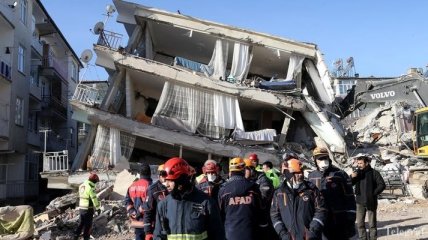 Разрушительное землетрясение в Турции: число жертв опять возросло 