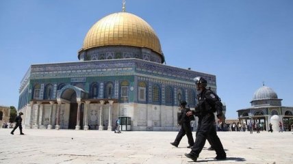 В Израиле полиция штурмует мечеть Аль-Акса