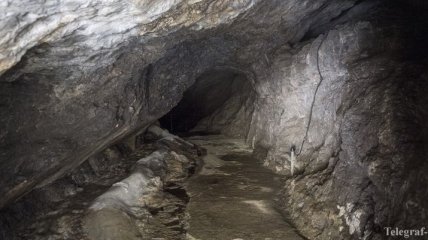 В Швейцарии освободили туристов, просидевших 5 дней в пещере