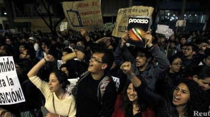 Манифестанты заблокировали работу телеканала в Мексике