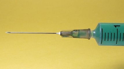 В Британии продолжили проверять вакцину от COVID-19