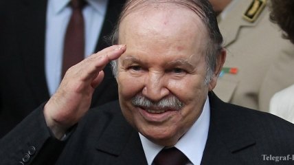 Президент Алжира решил досрочно покинуть пост