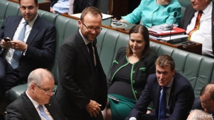 Парламент Австралии нечаянно "слил" в сеть телефоны политиков