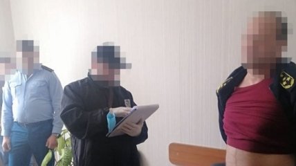 Попался на взятке: ГБР задержало руководителя одного из отделов Одесской таможни