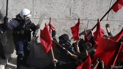 Протесты в Греции переросли в стычку школьников с полицией