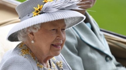 Королева Великобритании на Играх горцев: яркий наряд Ее Величества