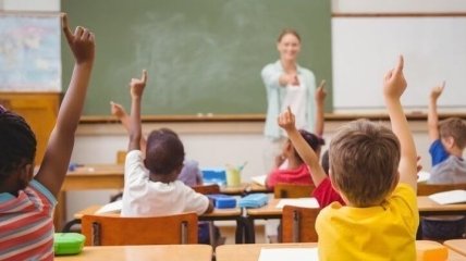Франция вскоре открывает почти все школы