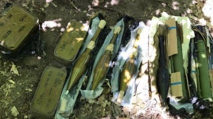 В районе АТО обнаружили схрон с гранатометами и взрывчаткой
