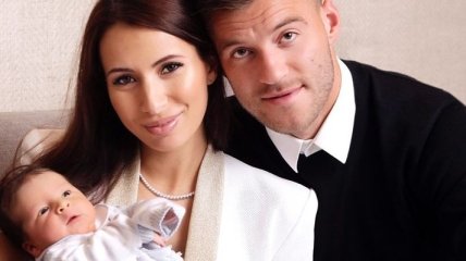 Жена Ярмоленко впервые показала двухмесячного сына (фото)