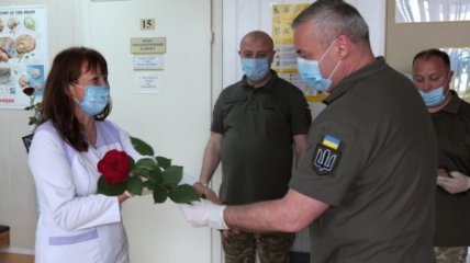 Генерал-лейтенант Сергей Наев поздравил военных врачей с Днем медработника