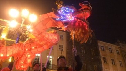 Во Львове отмечают китайский Новый год с шествием "огненных драконов"