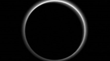 Над ледниками Плутона обнаружены азотно-углеродные туманы