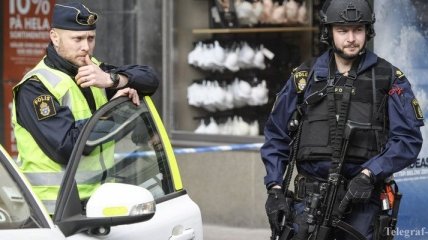 Теракт в Стокгольме: в грузовике напавшего нашли взрывчатку