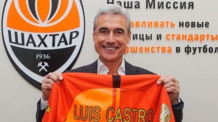"Шахтер" официально уволил главного тренера Каштру (фото)