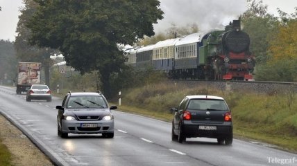 В Румынии столкнулись поезд и микроавтобус, есть погибшие и раненые