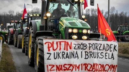 Надпись на плакате: "Путин даст порядок Украине и Брюсселю и нашим чиновникам"