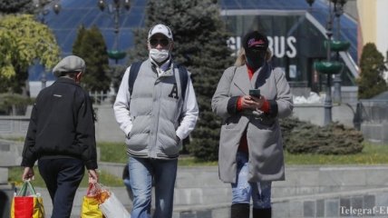 Карантин: в Польше частично позволят не носить маски в общественных местах