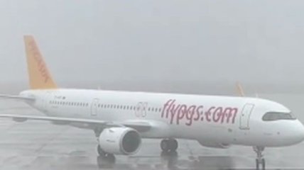 "Норм покатались": пилоты сделали семь кругов в харьковском тумане, чтобы посадить самолет