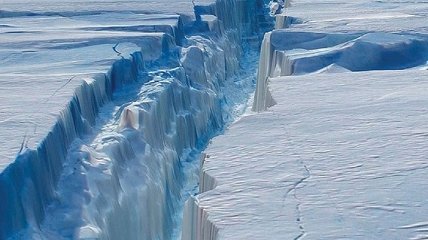 Ученым удалось заснять "рождение" айсберга в Гренландии (Видео)