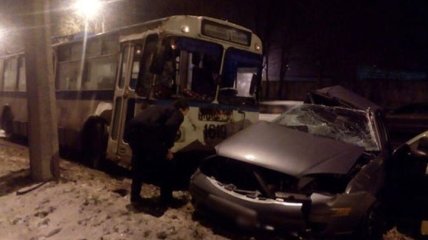 ДТП в Мариуполе: Полицейский влетел в троллейбус