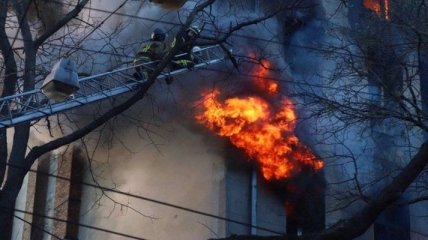 В Донецкой области горела многоэтажка: спасли трое детей 