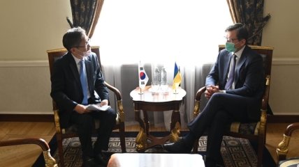 Инвестиции и борьба с коронавирусом: Кулеба поговорил с послом Кореи 