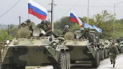 РФ продовжує стягувати війська до українських кордонів