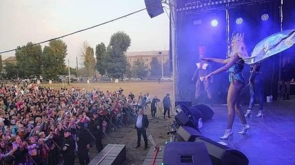 Оля Полякова в розпал епідемії коронавірусу дала концерт для вчителів в Харкові (фото, відео)