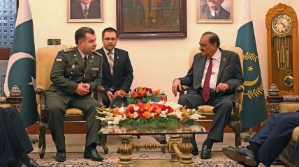 Полторак обсудил с президентом Пакистана возможное сотрудничество в военной сфере