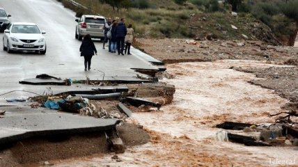 В затопленной дождями Греции - новые человеческие потери (Фото)