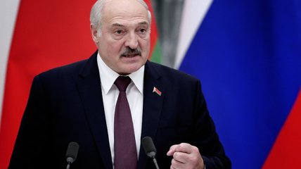 Белорусского диктатора лукашенко кремль держит на коротком поводке