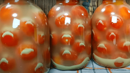 Помидоры получаются как квашеные, но еще вкуснее