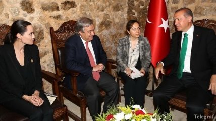 Анджелина Джоли во Всемирный день беженцев посетила Турцию