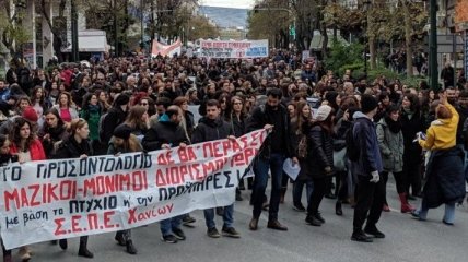 Протесты в Греции на фоне визита Меркель: Полиция применила слезоточивый газ